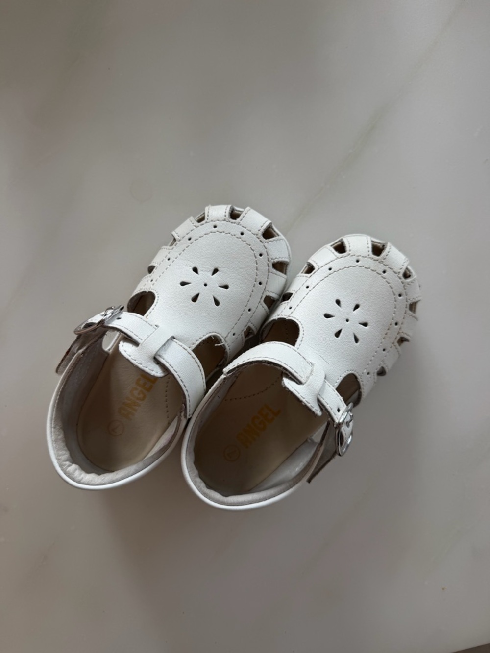 Angel White Girls' Cutout T-Strap Leather Sandals